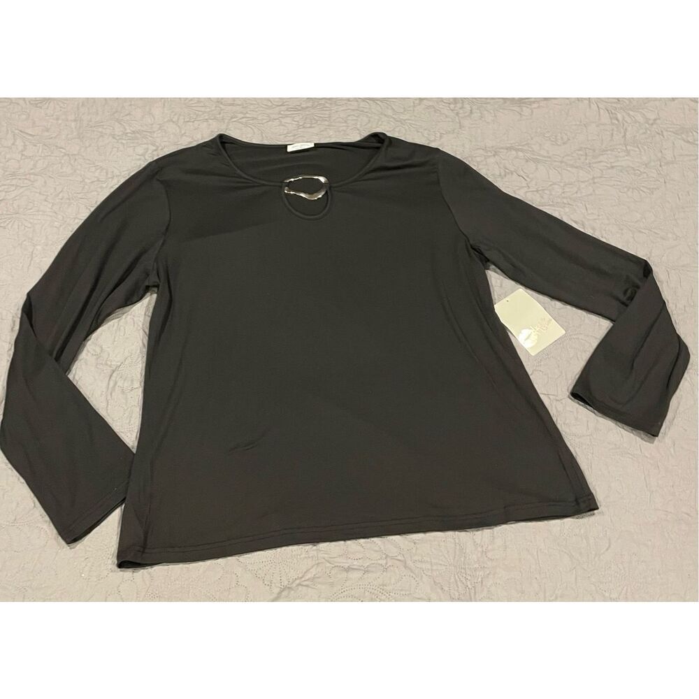 Free Kisses Black Top Women’s 3X New Silver Keyhole Front